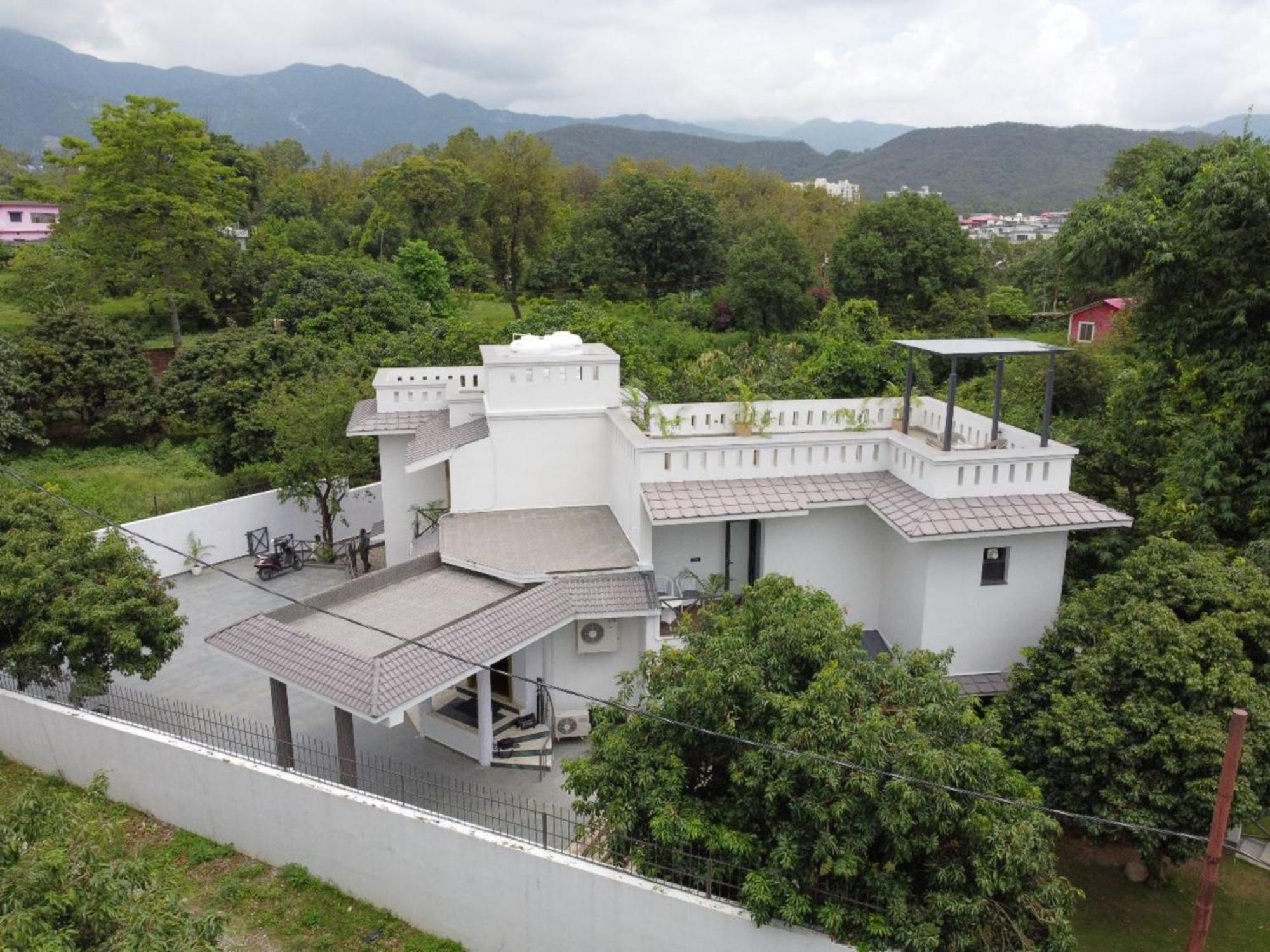 Villa Sierra Sky - Exquisite Elegant 4 Bedroom Villa Ντεχραντούν Εξωτερικό φωτογραφία